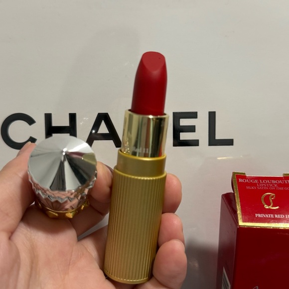 Mishy Christian Louboutin Rouge Louboutin Silky Satin On-The-Go Lipstick • Priva - Picture 10 of 12